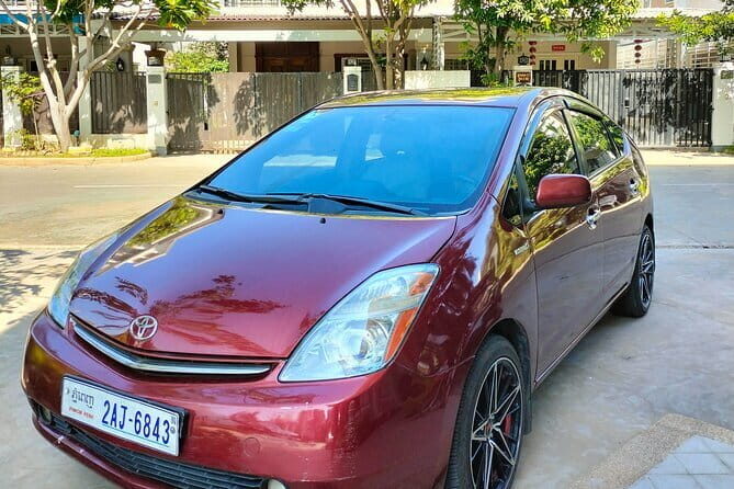 Phnom Penh Private Car - Vehicle and Amenities: Comfort on the Move