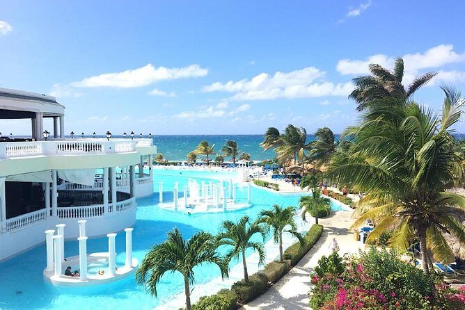 Private Airport Transfer to Lady Hamilton and Grand Palladium - What the Experience Looks Like