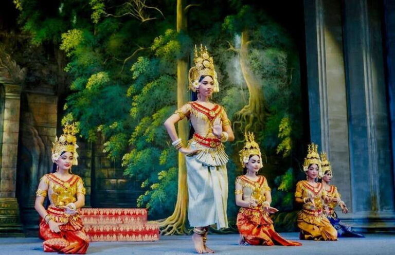 Siem Reap: Apsara Dance Show with Buffet Dinner & Tuk-Tuk... - Who Will Enjoy This Tour?