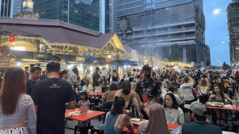 Signature Night Tour: Walk Through Marina with Food Tastings - Who Should Consider This Tour?