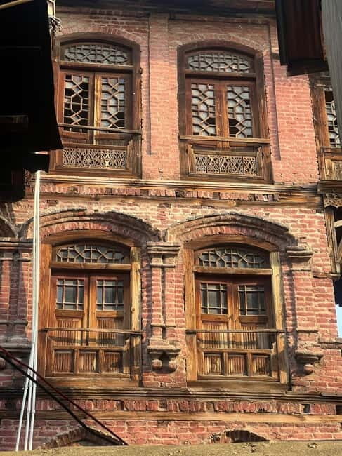 Srinagar Old City Heritage Walking Tour with Kahwa Tea - Is It Worth the Price?