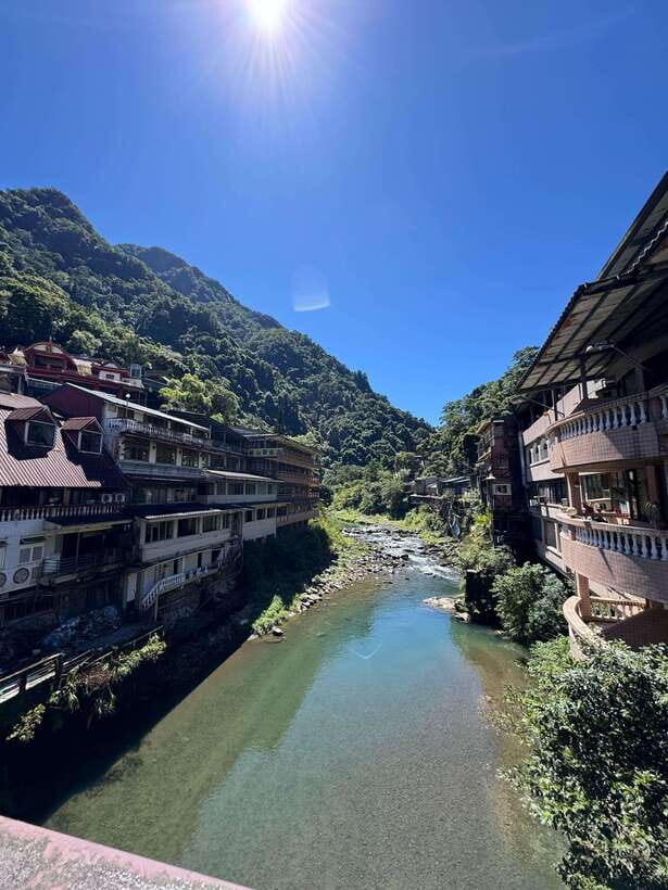 Taipei: 8 Hours Private Day Tour in Wulai with Benz Vito - Analyzing the Value