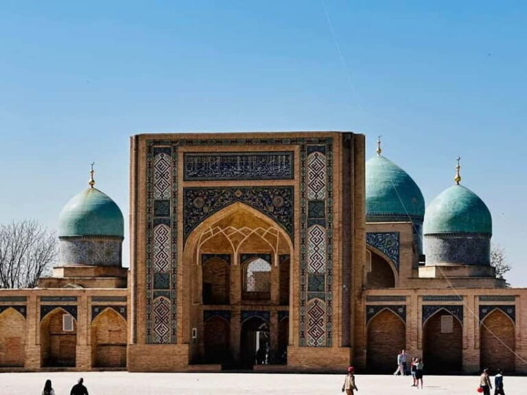 Tashkent: Hidden Gems Walking Tour with Local Snacks - Who Should Consider This Tour?