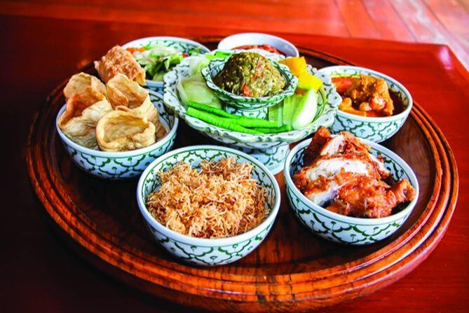 Traditional Khum Khantoke Dinner from Chiang Mai with Cultural Dance Show - The Experience’s Pros and Cons