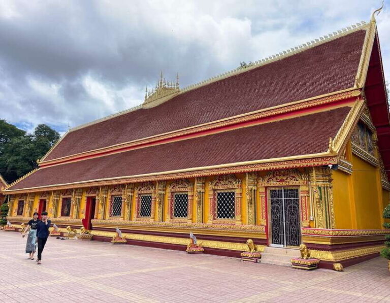 Vientiane IG tour & Patuxay monument - The Experience and Its Appeal